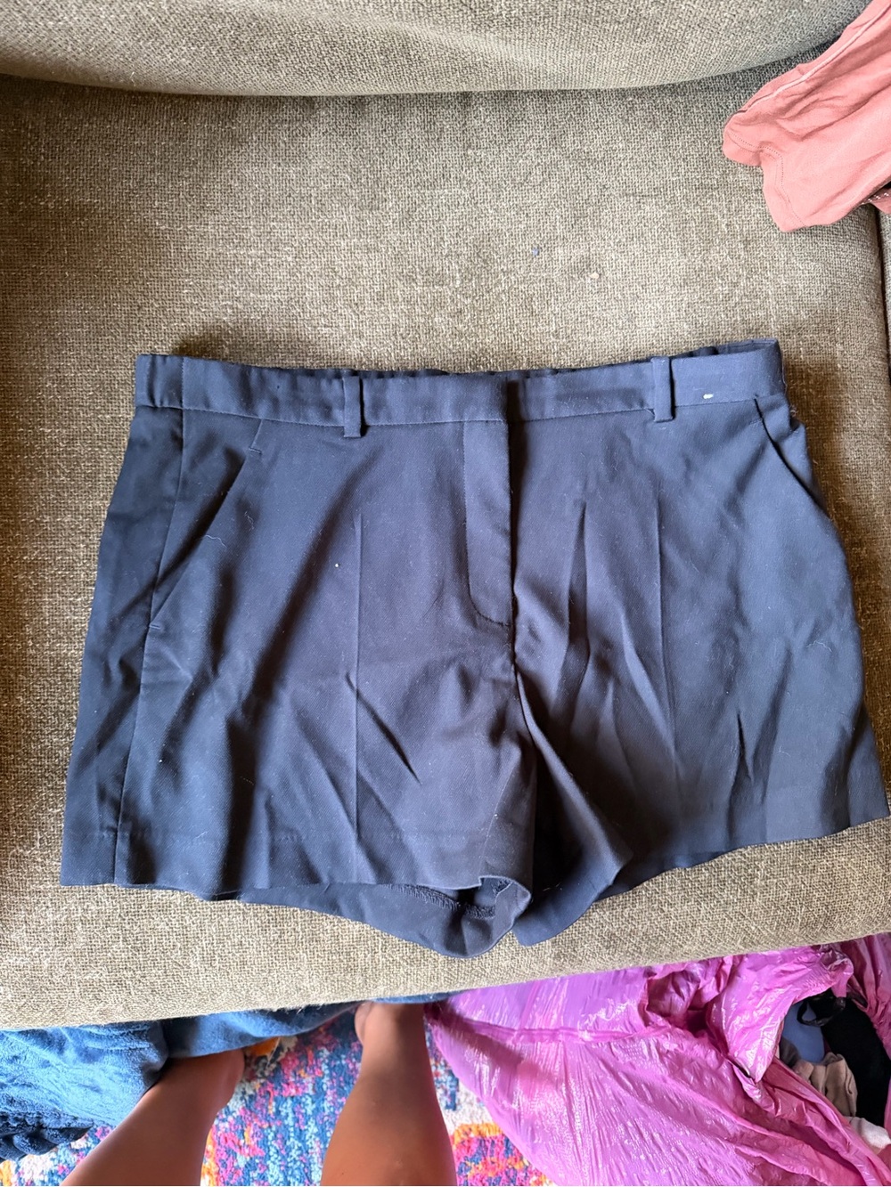 A+F Women's Black Tailored Pleat Front Shorts